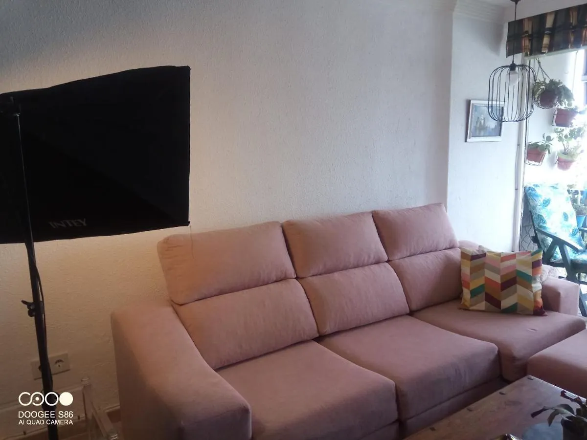 Coty'S Beach, Habitaciones En Casa Compartida ベナルマデナ