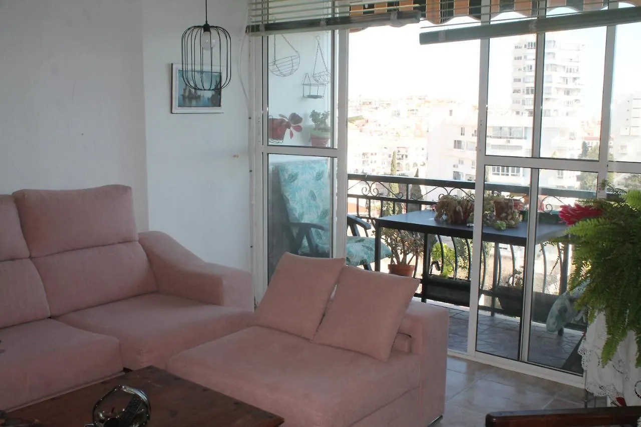Coty'S Beach, Habitaciones En Casa Compartida ベナルマデナ ホームステイ