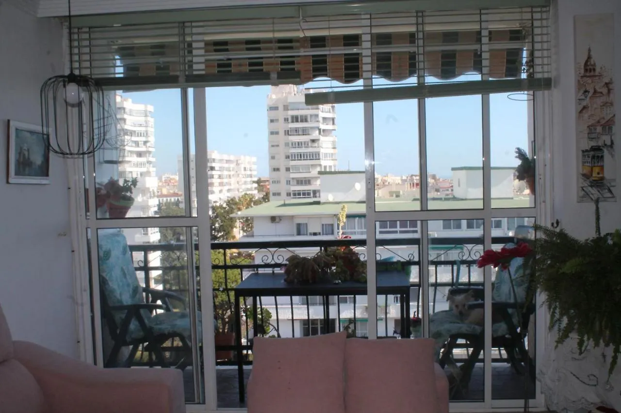 Coty'S Beach, Habitaciones En Casa Compartida ベナルマデナ 0*,